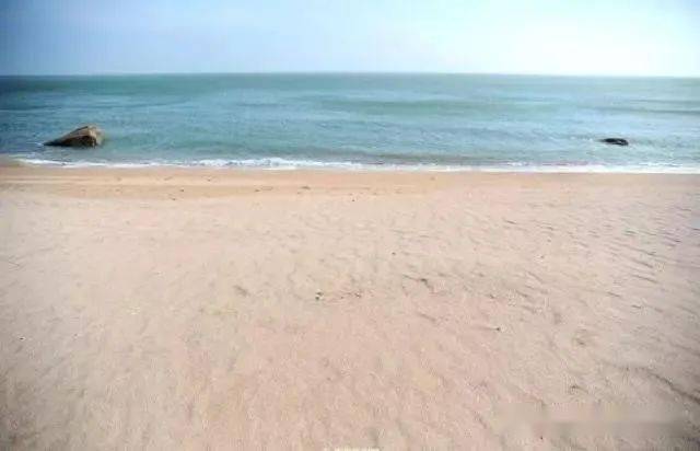 相应的海积地貌主要有:沙滩,沙坝,沙嘴等.