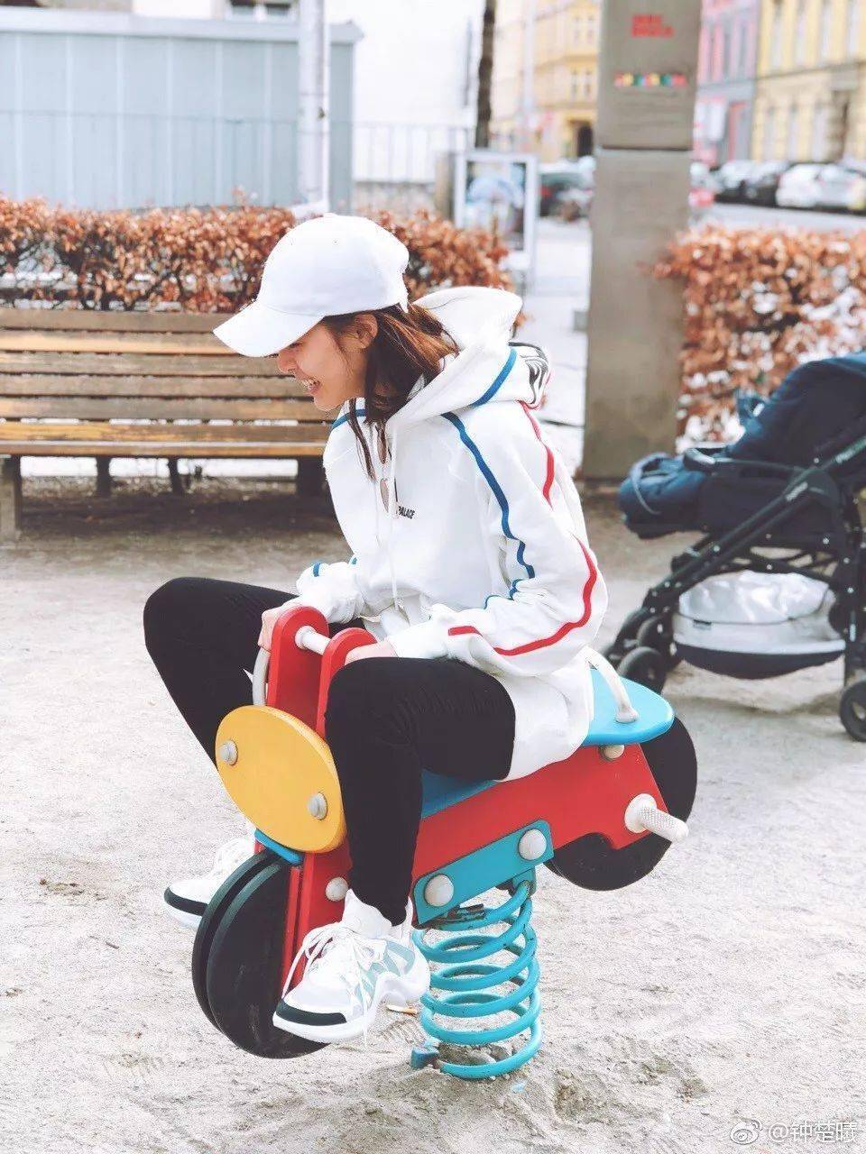 同款照片拍摄教程 be8b1cb75f9d4345aeb8d95bbdc607a5.jpeg