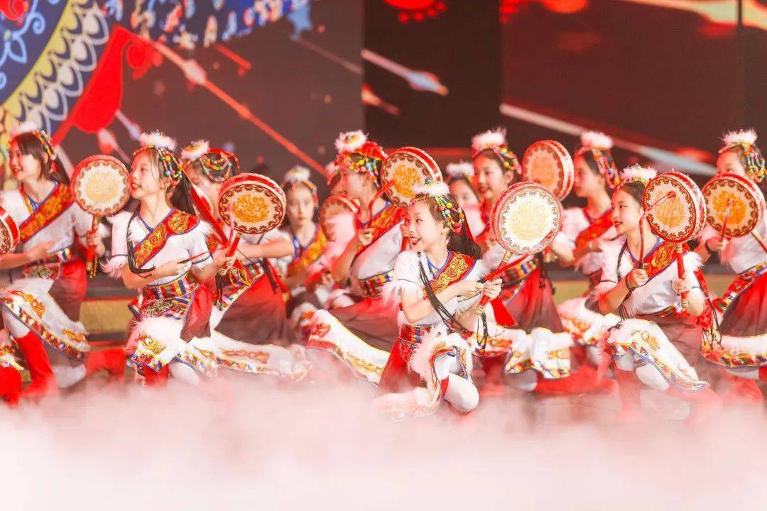 艺术教育|花舞圣菲艺术节民族舞热巴鼓舞