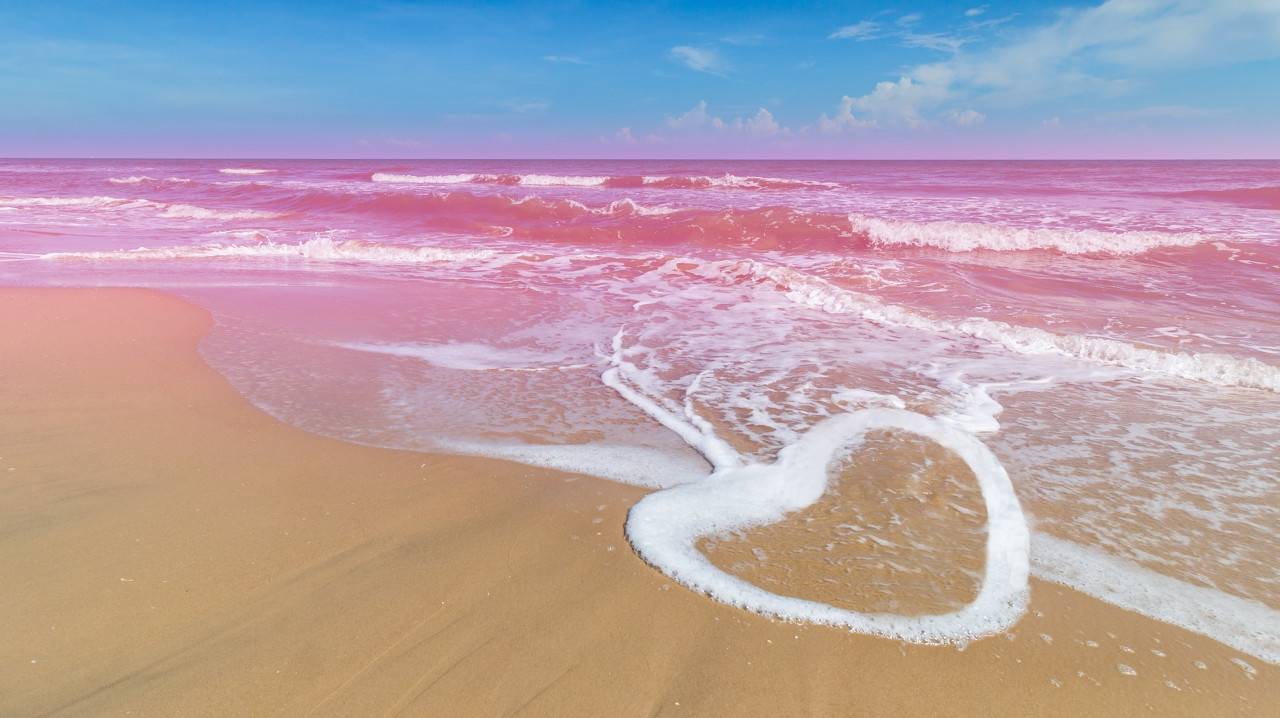 粉色沙滩位于龙目岛东南方向,也是龙目岛上最边沿的海滩之一