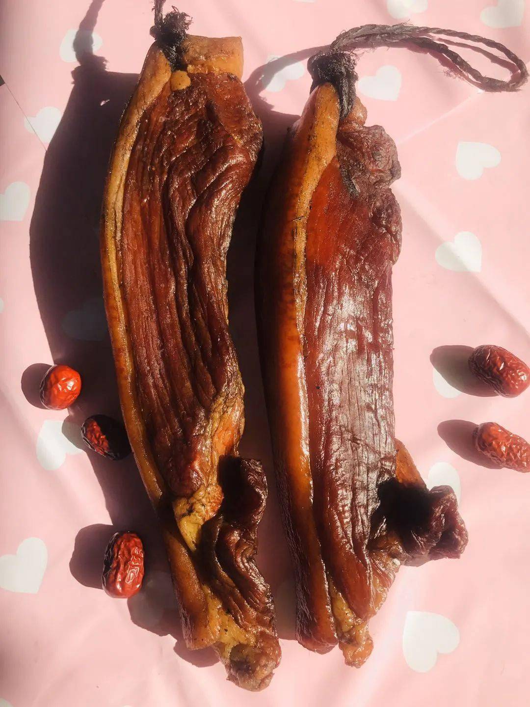 据《南充县志》载,凤垭山手工土猪腊肉盛于明代.