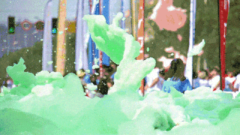 盛夏的时光,热热热,穿上比基尼,来一次与水亲密的接触吧!