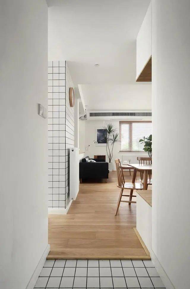 入户玄关地面铺贴 32a833a19f5848688d8092ee13854304.jpeg