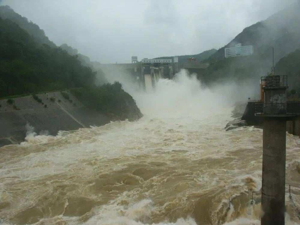 棉花滩水电站位于永定区境内的汀江干流棉花滩峡谷河段中部,距永定