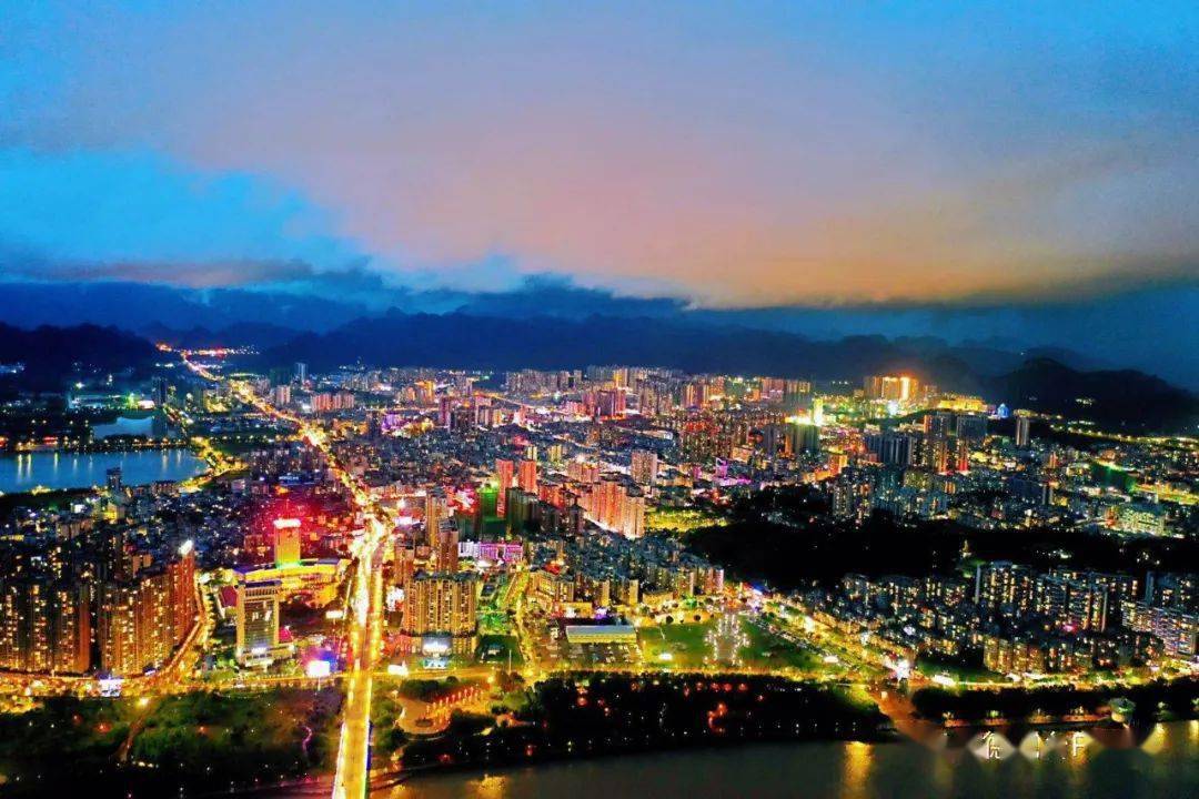 英德的夜,美轮美奂_城市