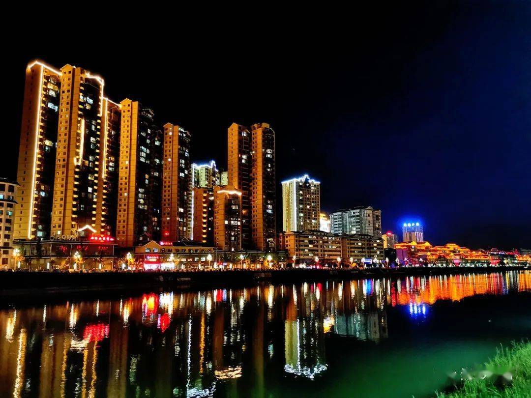 三都夜景 韦荣整 摄