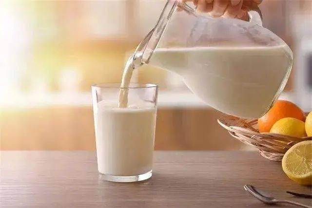 长期喝牛奶和不喝牛奶的人，他们的体质会有啥差别？_维生素