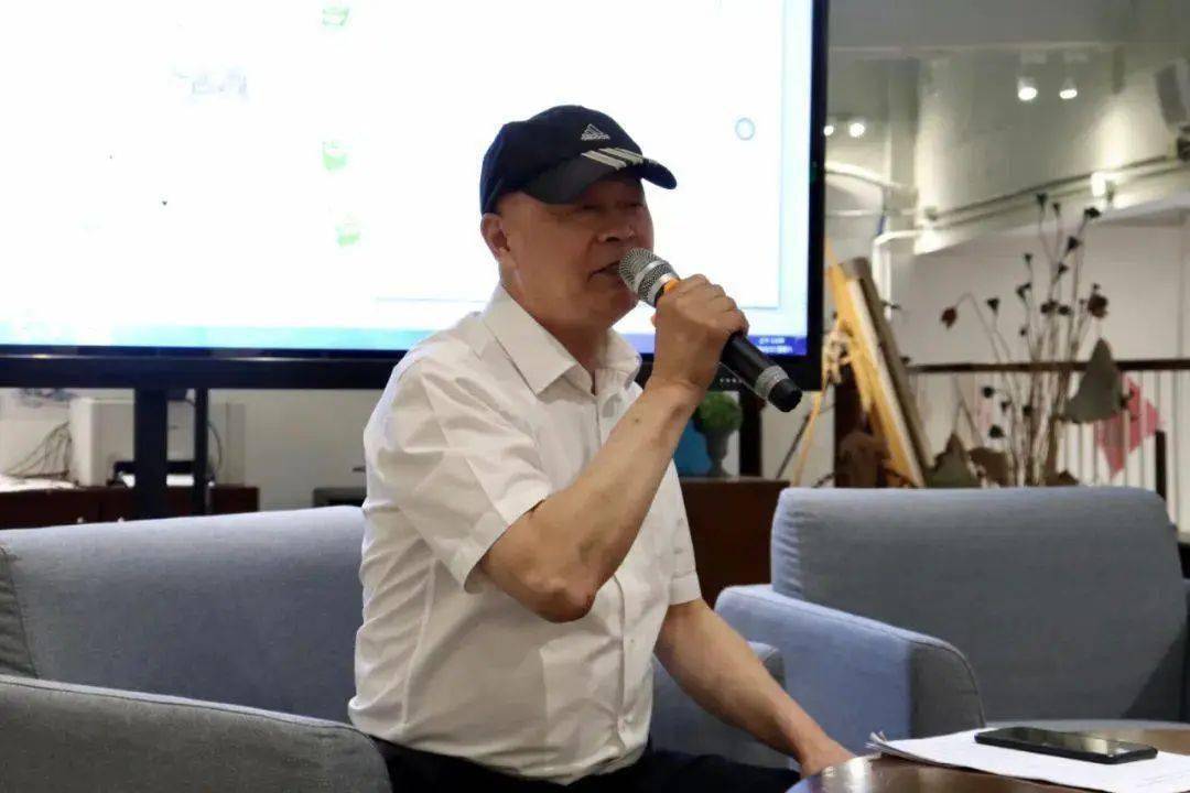 "杭罗织造技艺"传承人,杭州福兴丝绸有限公司董事长邵官兴