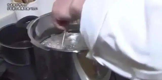 炖肉|女儿把她做的最后一道菜冻进冰箱五年。如今她重温了这个味道母亲突然去世