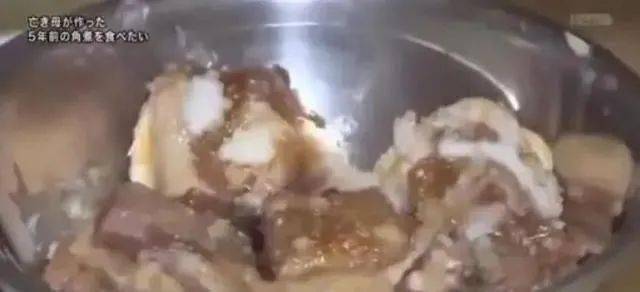 炖肉|女儿把她做的最后一道菜冻进冰箱五年。如今她重温了这个味道母亲突然去世
