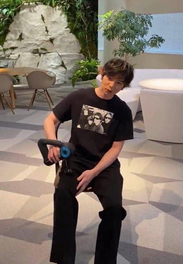 有人可能会问了,  这筋膜枪到底是什么呢?