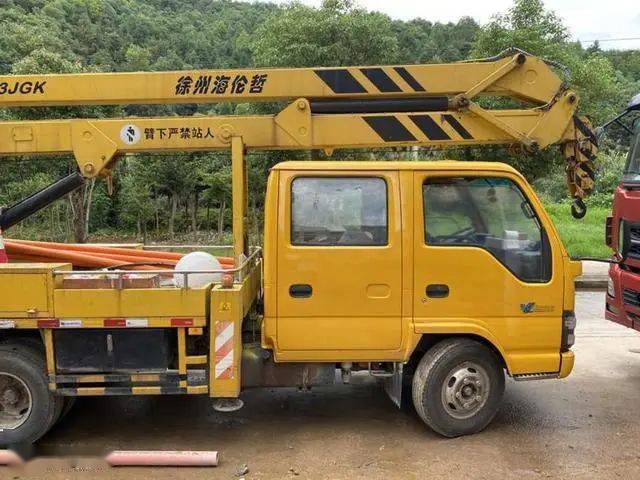 偶遇五十铃600p工程车4k动力外观简约城市作业车还是五十铃可靠