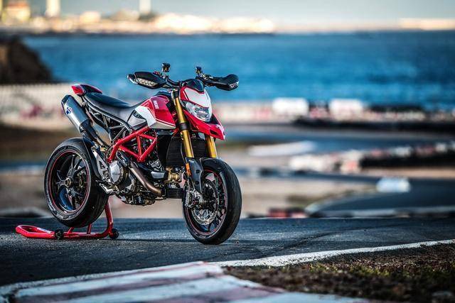 杜卡迪发布"骇客"hypermotard 950 rve 版