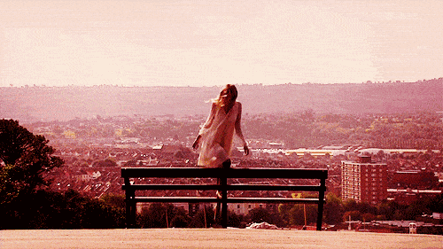 我们都是在寻找同类,拨开重重迷雾,才发现苦苦寻觅的不过是另一个自己