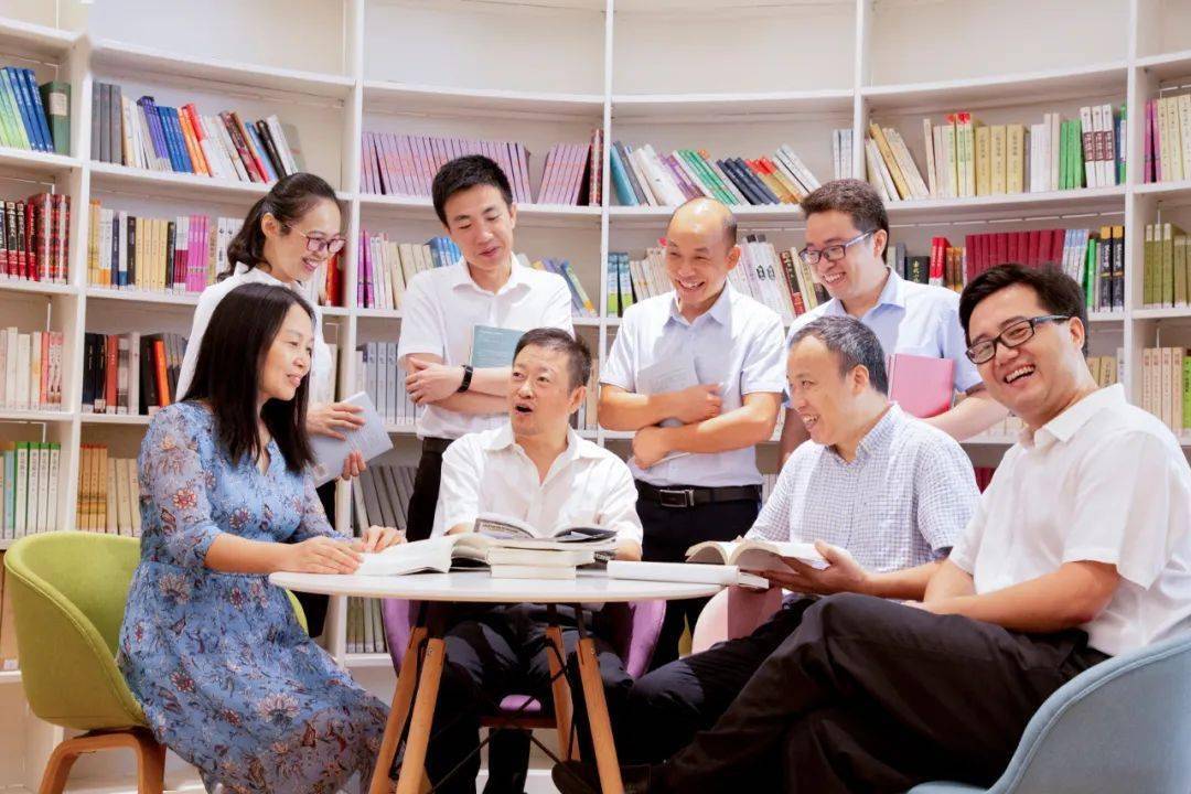 深圳|深圳这群人现状如何？实地探访发现...热搜回归！曾登榜收割近3亿阅读量
