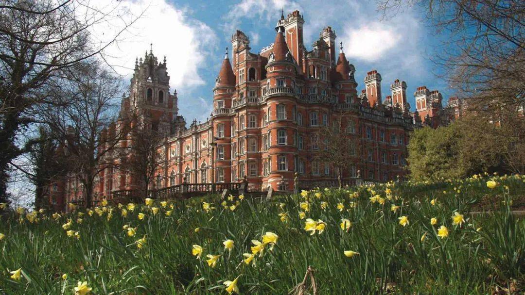 英国伦敦大学皇家霍洛威学院也是非常了不得,建于1886年,是维多利亚
