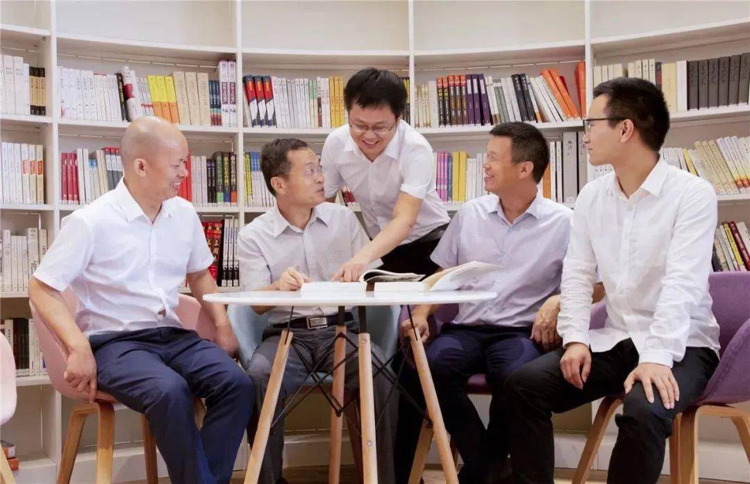 深圳|深圳这群人现状如何？实地探访发现...热搜回归！曾登榜收割近3亿阅读量