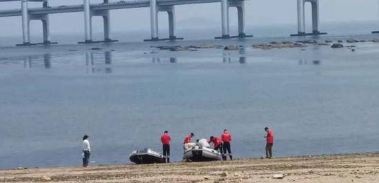 应急|大连一家三口坠海 母亲和3岁孩子至今仍失联