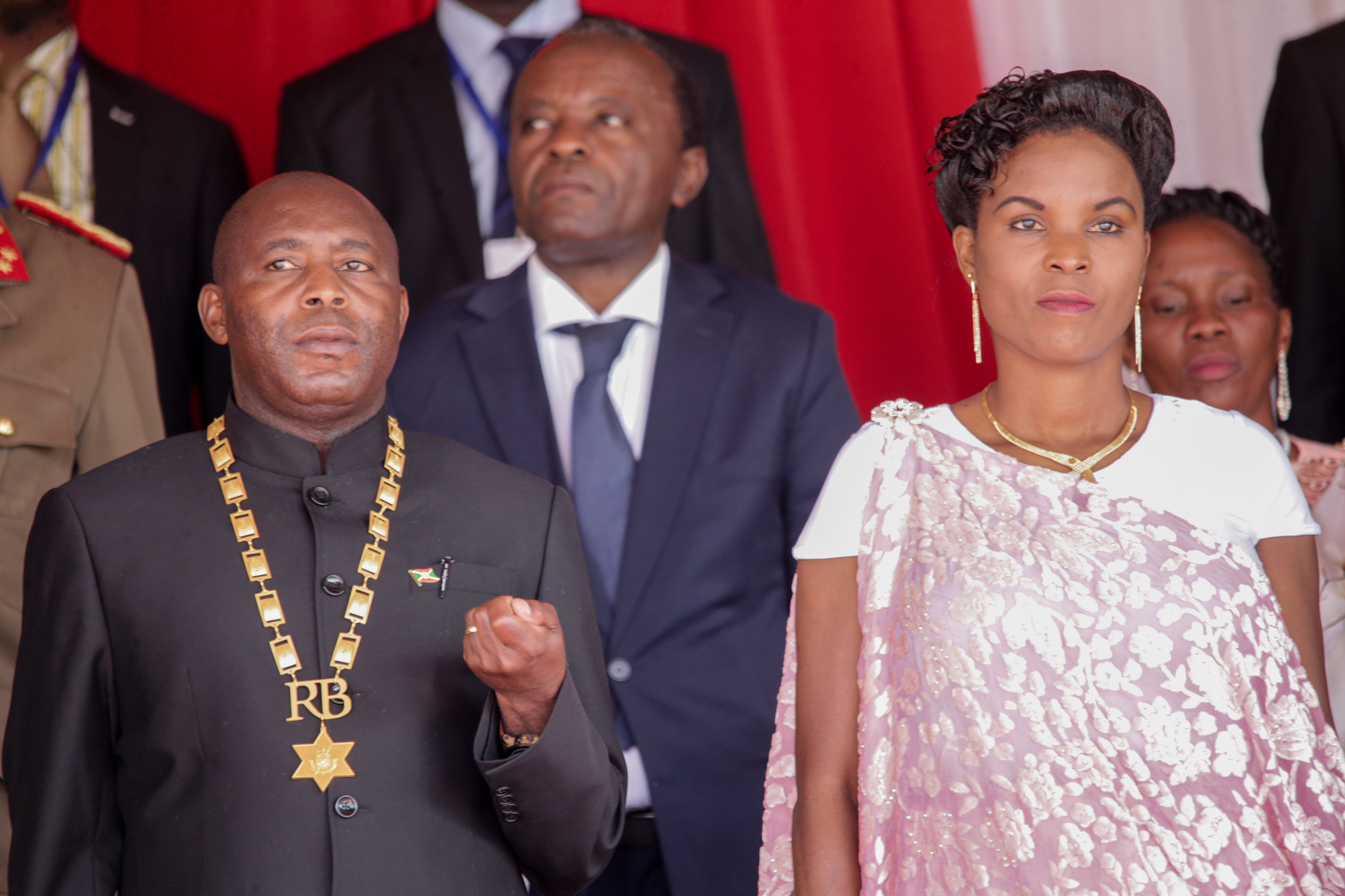 布隆迪新总统恩达伊施米耶宣誓就职