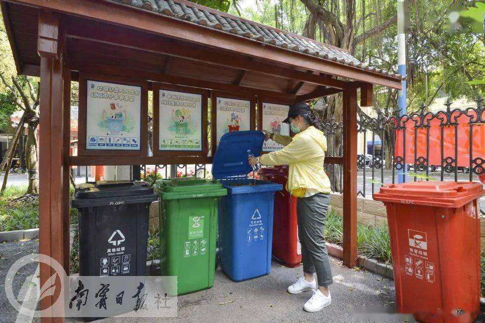 市民自觉按垃圾分类投放垃圾