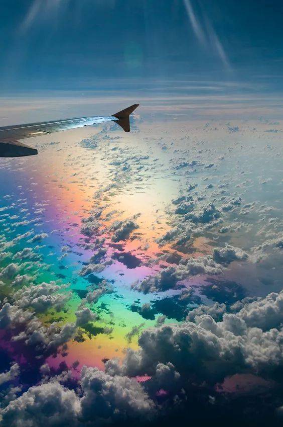 彩虹色的大海你见过吗?