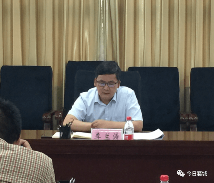 在听取了21名省,市,县驻村第一书记代表汇报后,李兰涛对驻村工作取得
