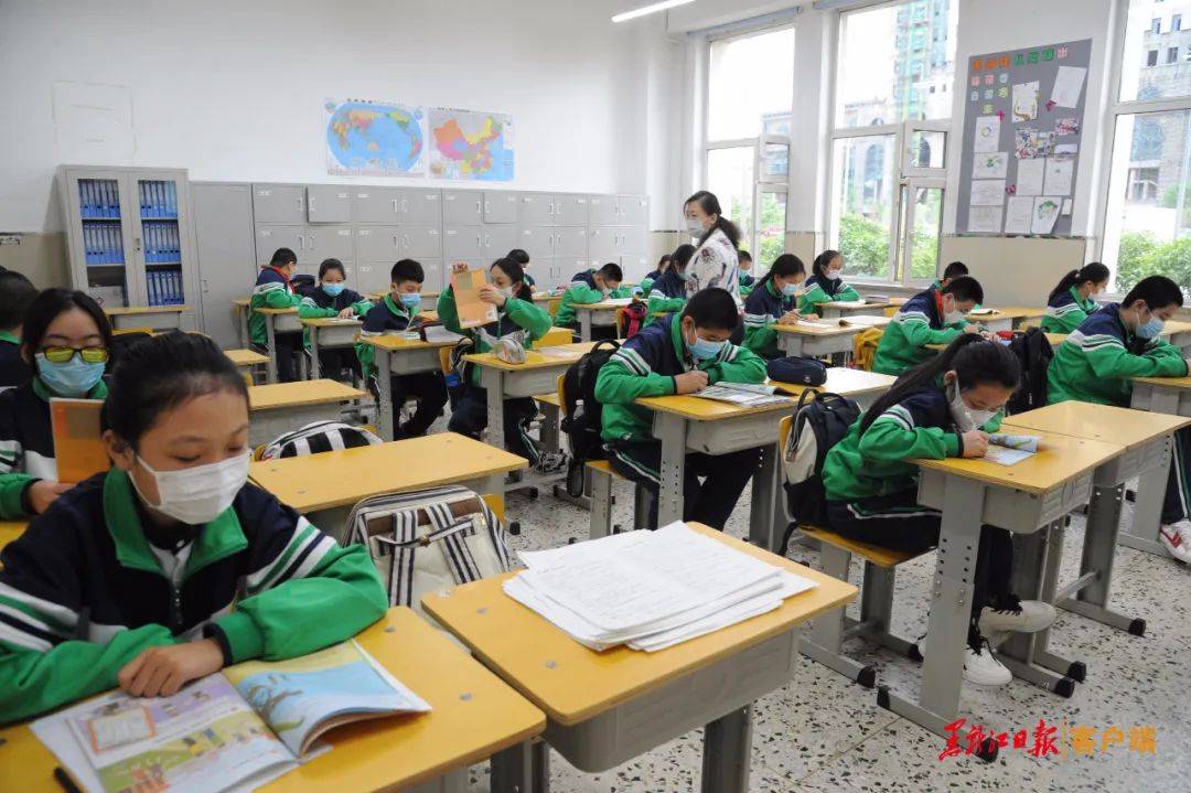 今天，哈尔滨小学毕业班和初一年级返校复课