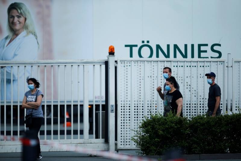 特斯洛|德国一肉联厂新冠聚集性感染人数过千，切割部门是疫情“重灾区”