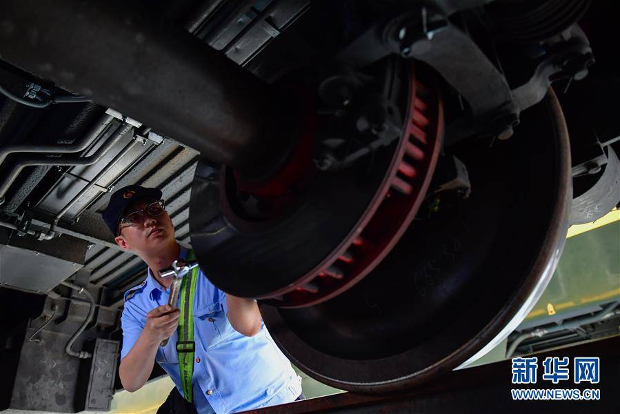 李旺富|高原三代“检车人”：长大后，我就成了你