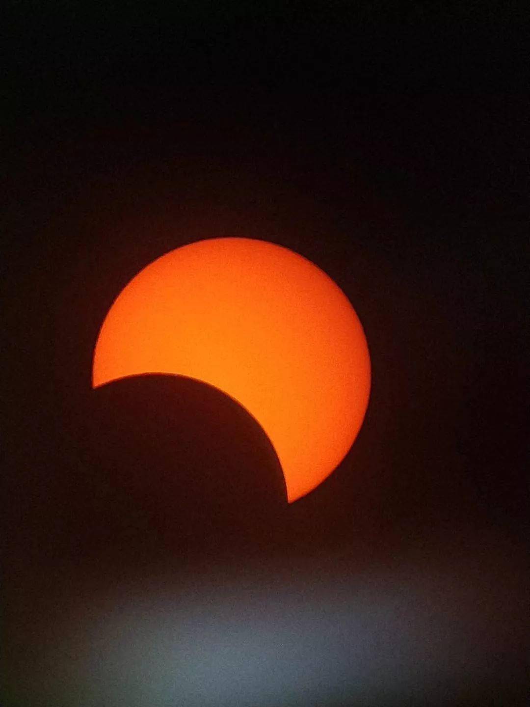 太震撼！今日天空上演惊世日环食！这些网友却要再等十年……