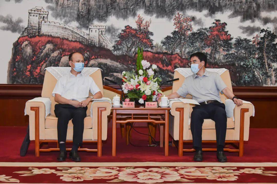 卓普周与天津市委常委滨海新区区委书记连茂君举行会谈