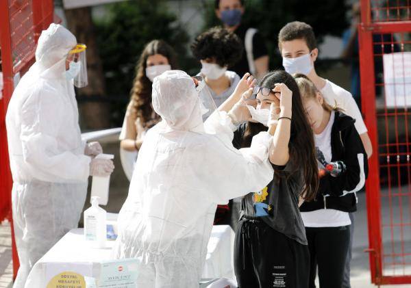 口罩|土耳其：疫情中 赴考场
