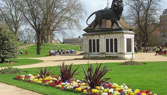 事件|利比亚男子在英国公园持刀刺死3人，警方认定为恐袭