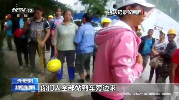 驾驶员|6座车塞进26人！贵阳一面包车超载300%惊呆交警