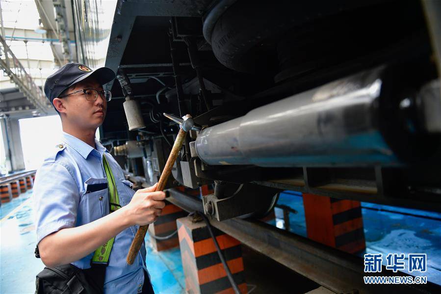 李旺富|高原三代“检车人”：长大后，我就成了你