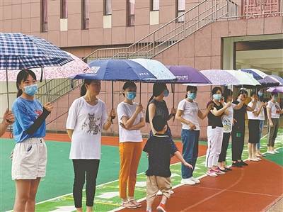 滂沱大雨|为孩子撑起“爱心伞道”