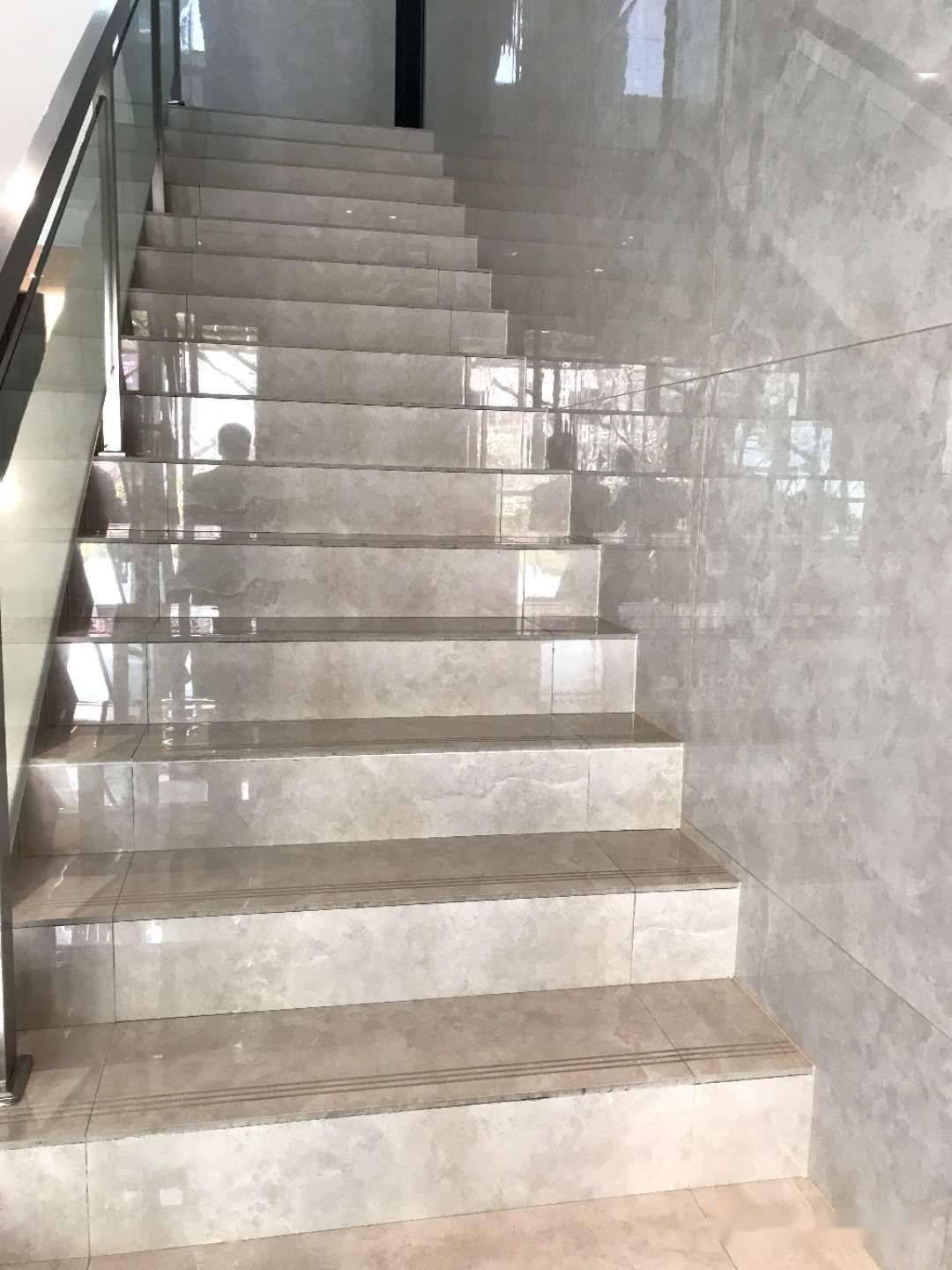 楼梯贴什么瓷砖好看—楼梯可以贴什么瓷砖 - 舒适100网