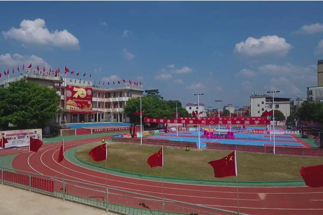 蓝塘中学被评为广东省校园篮球推广学校.