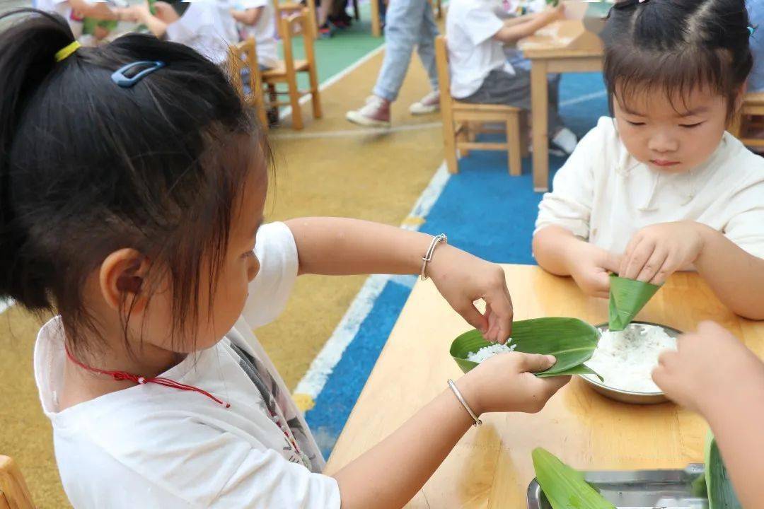 迎端午裹粽子送粽子 4dc8ae7e645043b5b2c001e8090fac40.jpeg