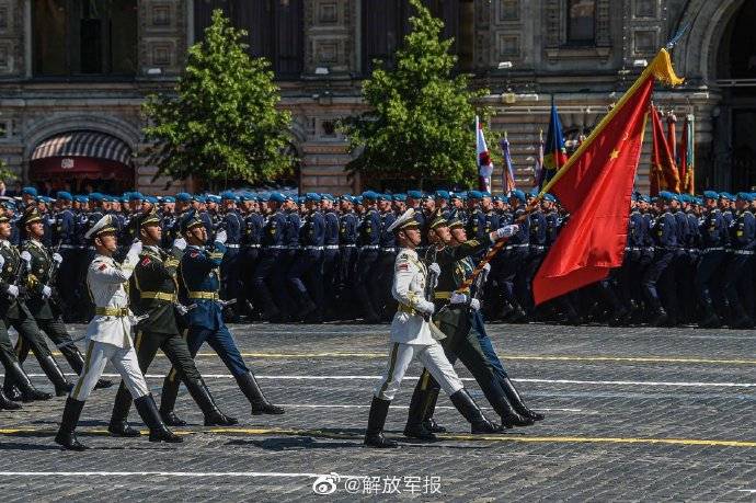 高清大图!中国人民解放军仪仗方队参加俄罗斯胜利日阅兵