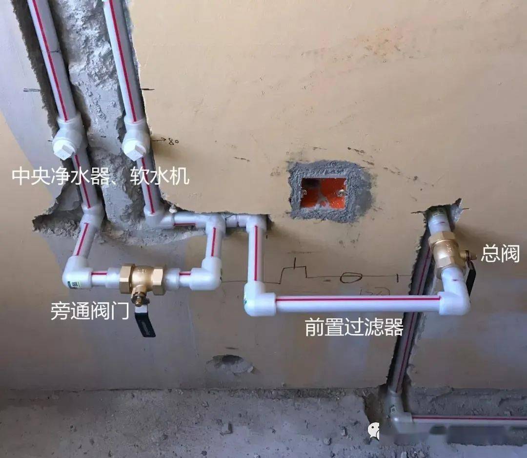 但全屋净水的管路可不像燃气热水器一样简单,增加一根冷水管一根热水