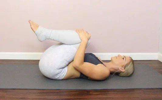 腰骶骨酸痛,这八个瑜伽动作可以改善
