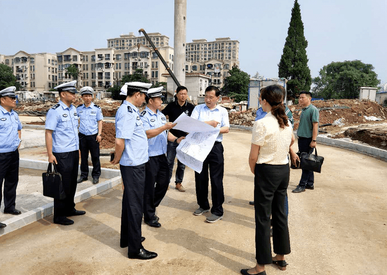 镜湖区加强路面巡查,整治西广场周边市容乱象,深化文明城市创建工作