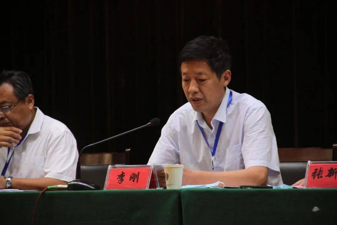 立德尽责众志成城求真务实幸福和谐滨城区第五中学四届一次教职工暨