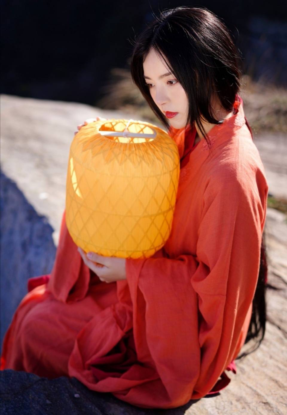 无名女侠,红衣撑伞,遥盼夕阳武士
