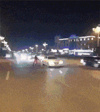 搞笑gif图妹子以后一定要记得处处提防你的闺蜜