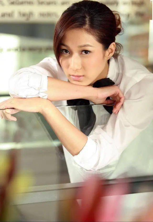 前TVB当家花旦晒童年照，灵气十足获网友大赞，