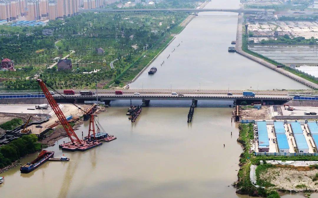 大芦线航道整治二期闵行浦江段浦星公路跨大治河桥顺利通车