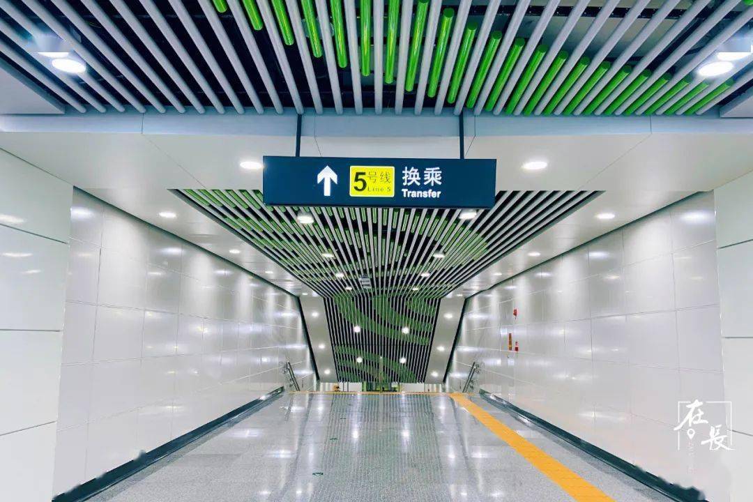 侯家塘站与1号线换乘