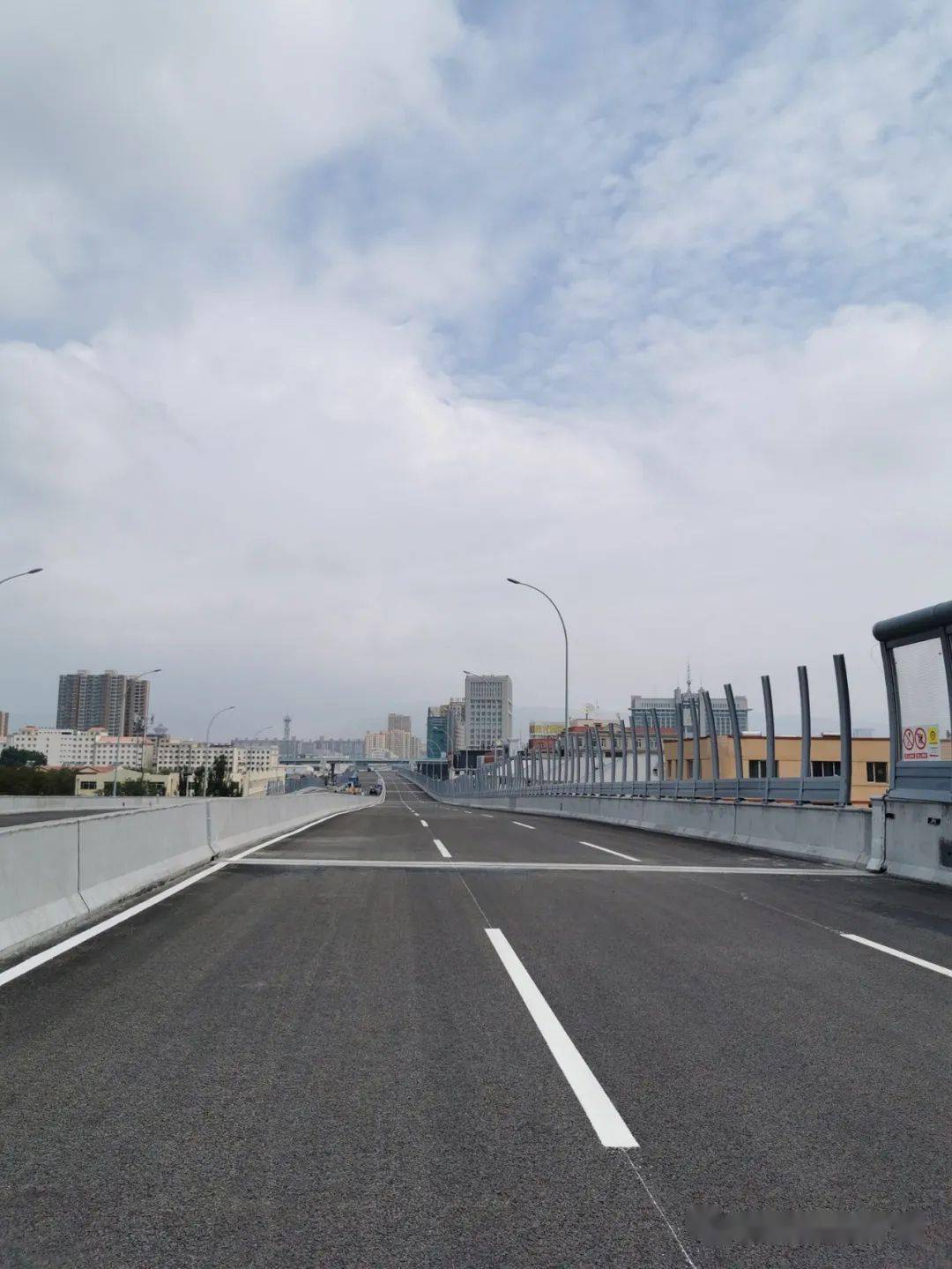 哲里木路高架桥交通分流通车内附现场采访视频